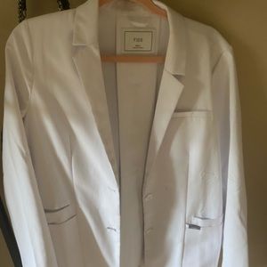 FIGS Bellevue Short Lab Coat